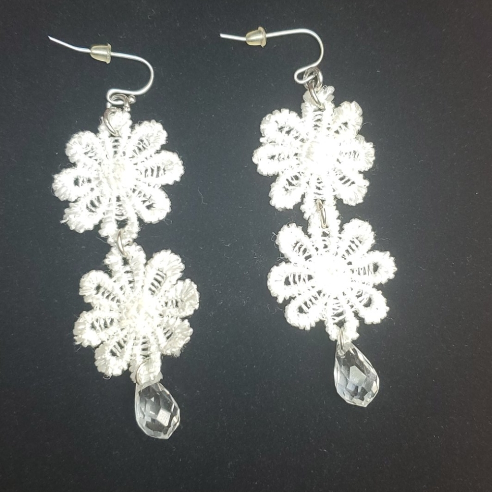 Cookie Lee flower drop earrings - Picture 6 of 6
